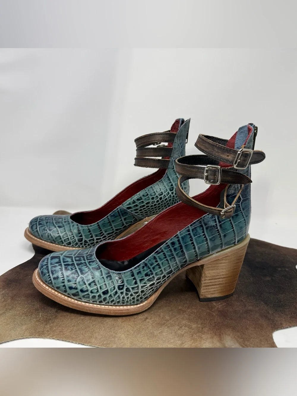 EUC freebird Teal Croc-Embossed Ankle-Strap Heels sz 10 (EDLNKI) - Picture 1 of 8